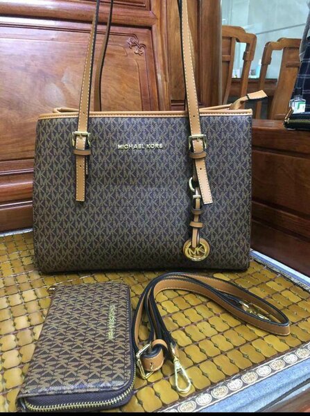 Michael kors hand bag