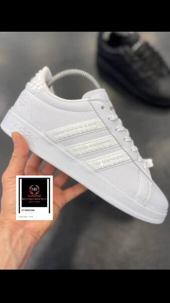 Basket adidas neo authentique avec sa boîte