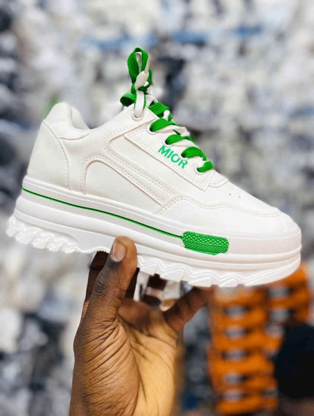 Baskets blanches et vertes