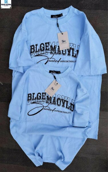 T-shirt bleu à motif