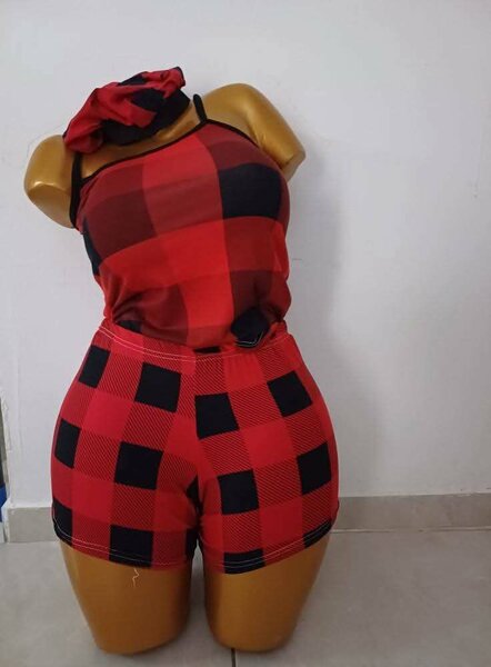 Tenue décontractée femme été