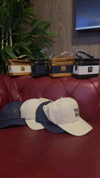 Casquette et Sac Miu Miu