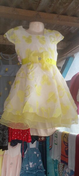 Robe élégante en dentelle enfant