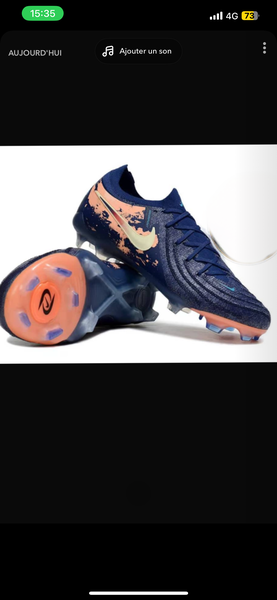 Chaussures de football modernes