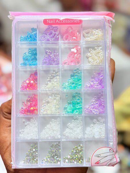 Kit accessoires ongles colorés