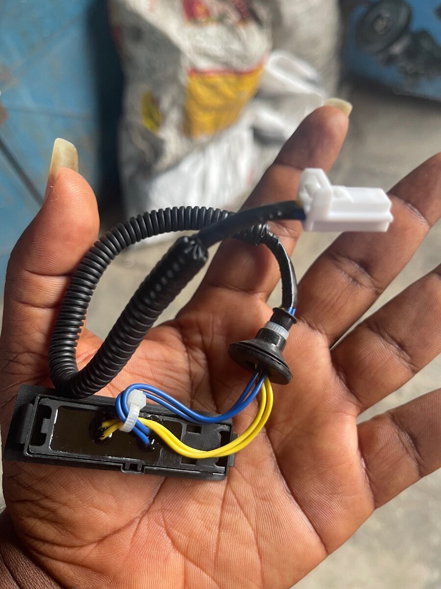 Nissan juke boot sensor