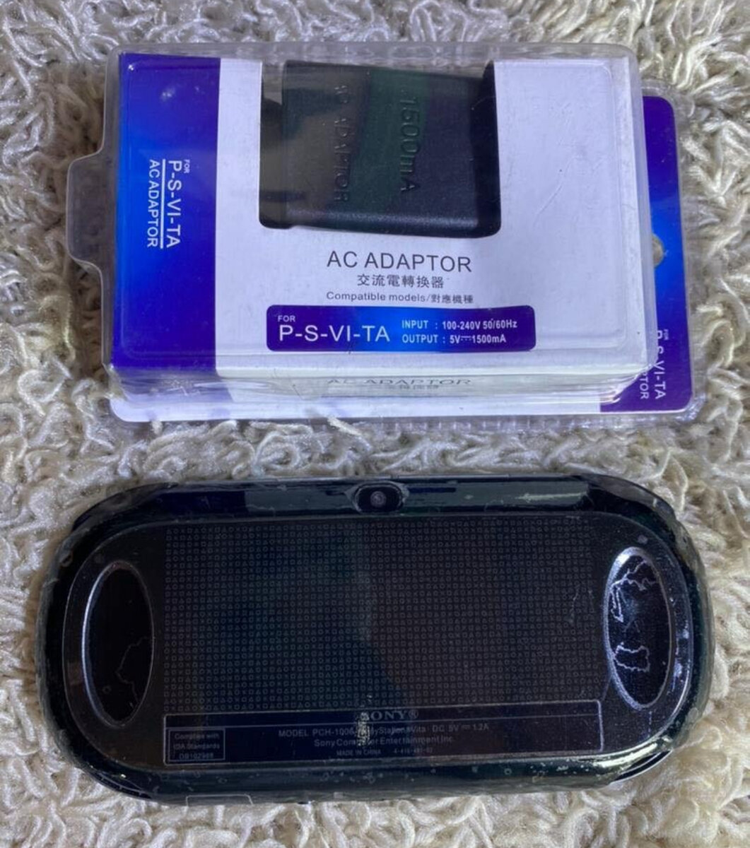 Console portable PS Vita avec adaptateur