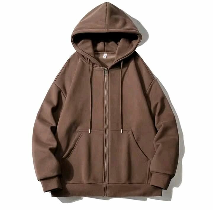 Pull à capuche avec chaîne