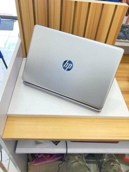 *Hp 250 G7 Notebook*   I5 processor    8th generation    8G