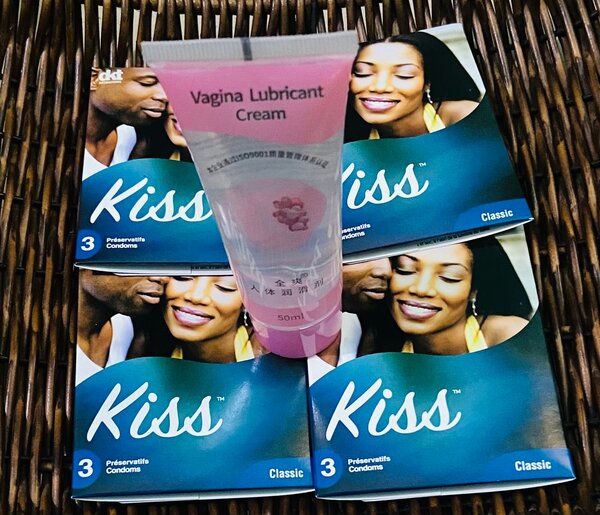 12 préservatifs + 1 lubrifiant