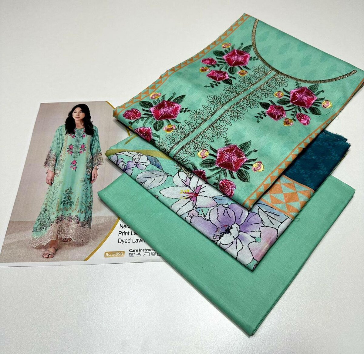 3 pec lawn suit,women suit, unstitched 3 pec lawn