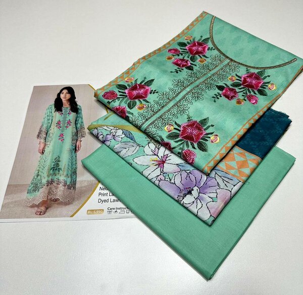 3 pec lawn suit,women suit, unstitched 3 pec lawn
