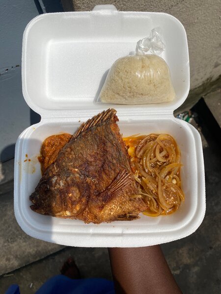 Plat de poisson frit exotique