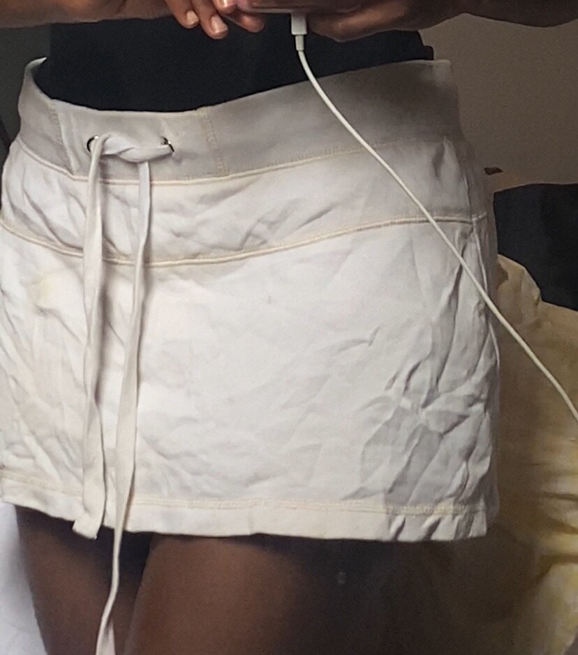 Jupe blanche à lacets élégante