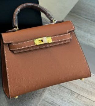 Красивая и стильная женская сумочка