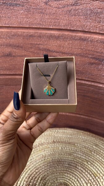 Collier pendentif doré unique