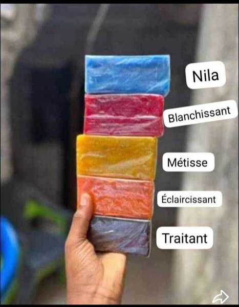 Savons naturels colorés