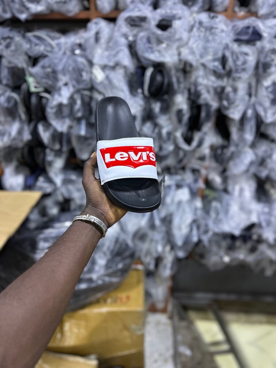 Claquettes Levi's confortables