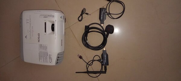 Rent Projector + 50m Wireless Hdmi + screen