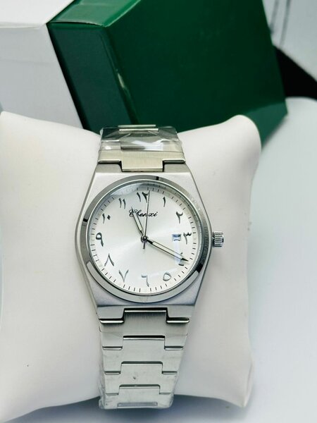 Montre en acier inoxydable élégante