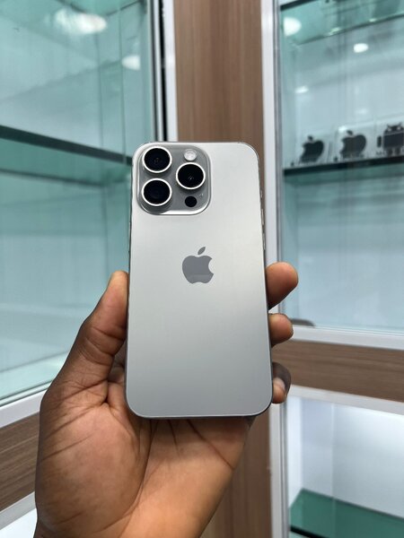 iPhone 15 pro 256G sans Face ID