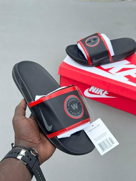 Sliders Nike Sports Style