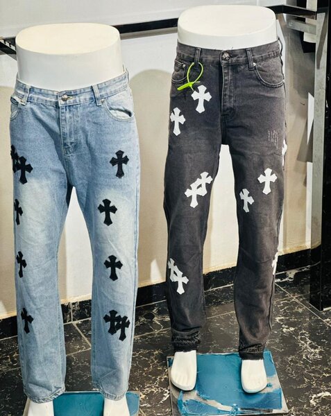 Jeans tendance avec motifs croix