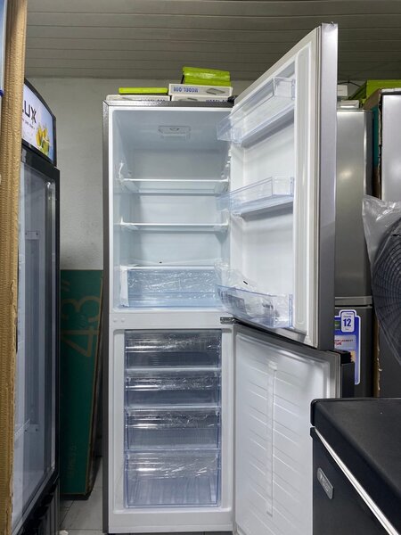 Réfrigérateur combiné moderne