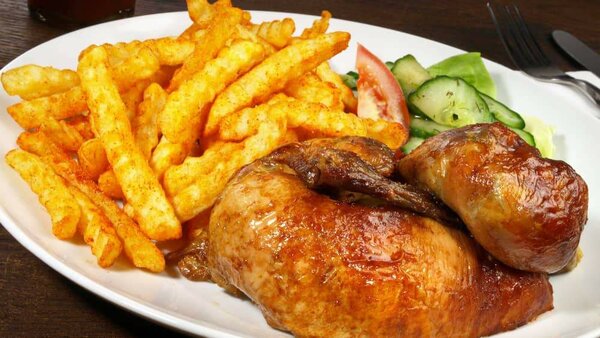 Frites au poulet ivoirien