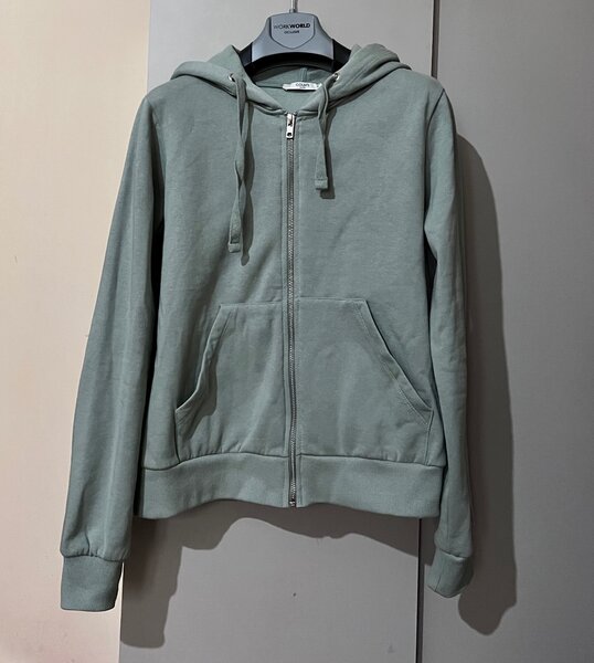 Спортивная толстовка