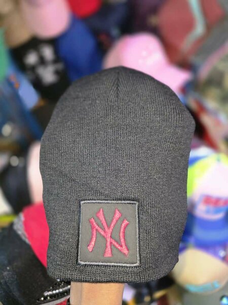 Bonnet brodé unisexe