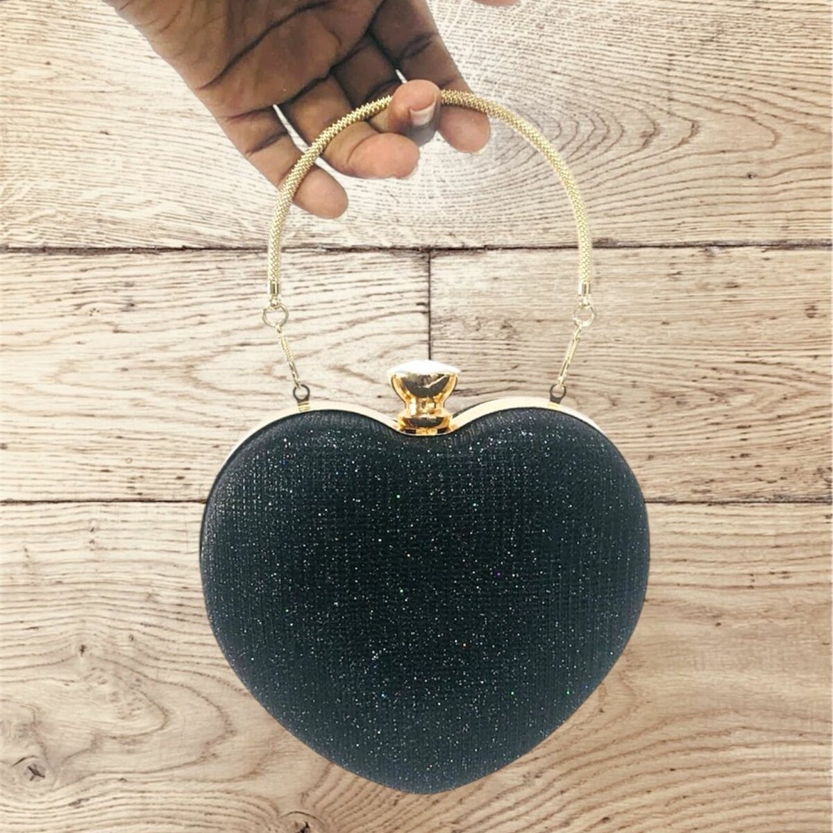 Heart-shaped clutch