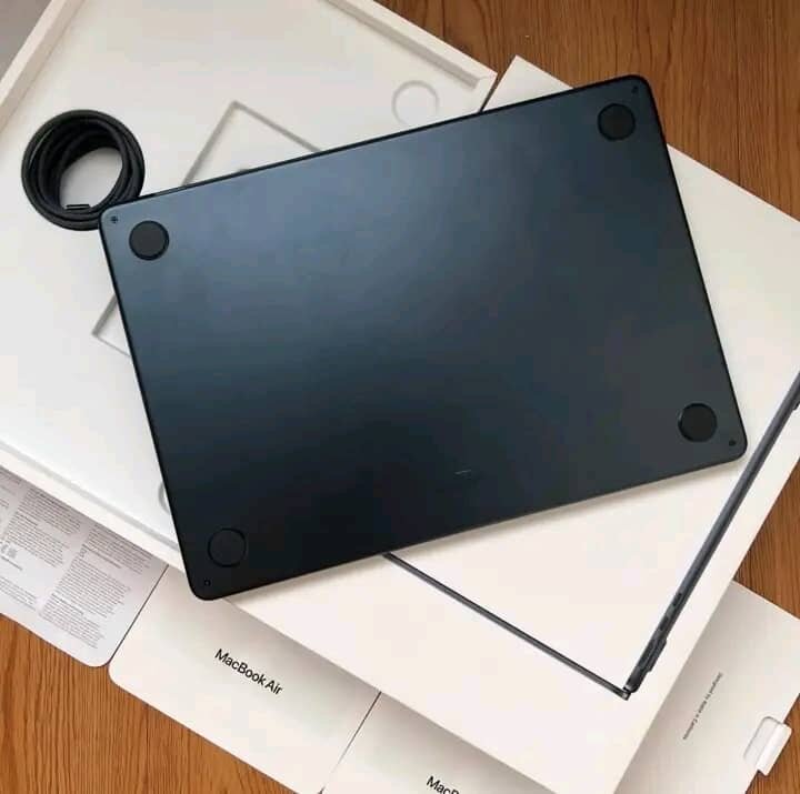 MacBook Air M2 - Mince et Légère