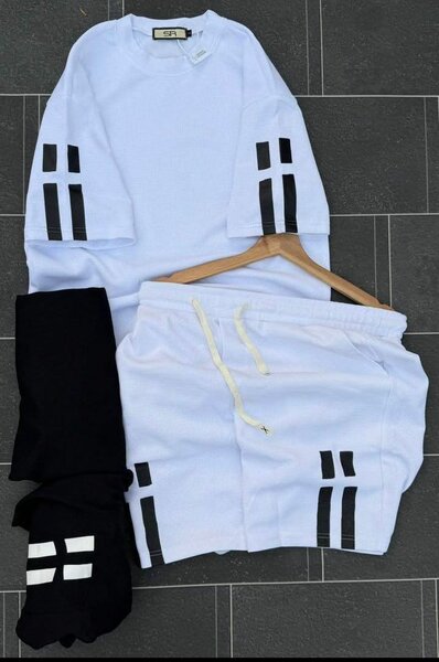 Ensemble de survêtement moderne