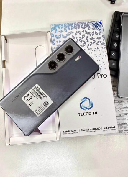Smartphone Tecno AI Camon 40 Pro