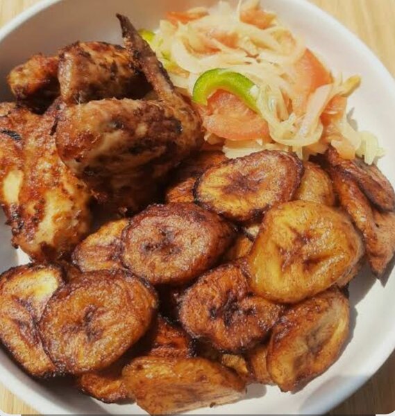 Poulet grillé avec Alloco
