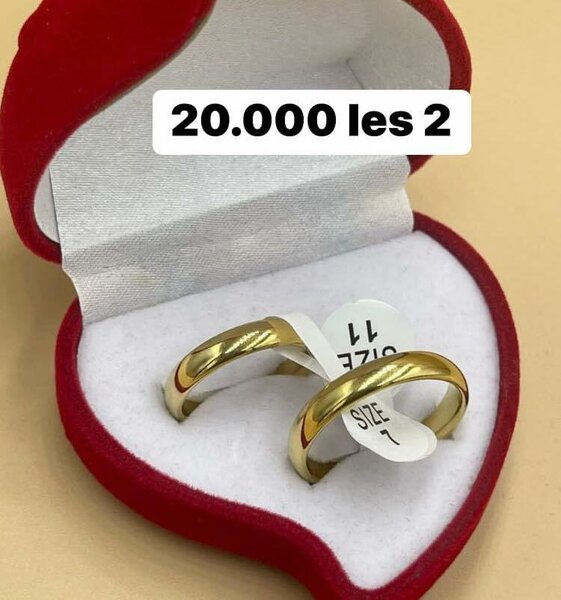 Jolie bague de Mariage et de fiançailles lisses