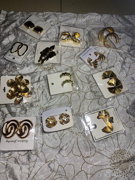 Boucles d'oreilles dorées élégantes