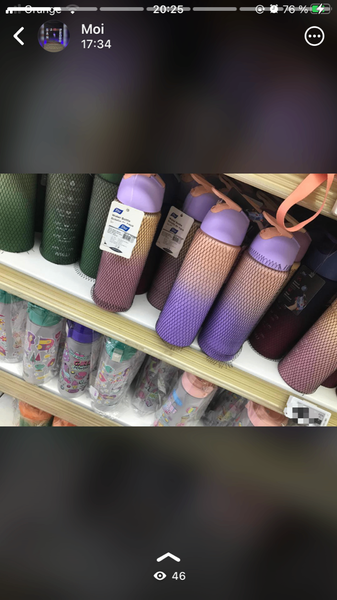 Bouteilles d'eau couleur dégradé