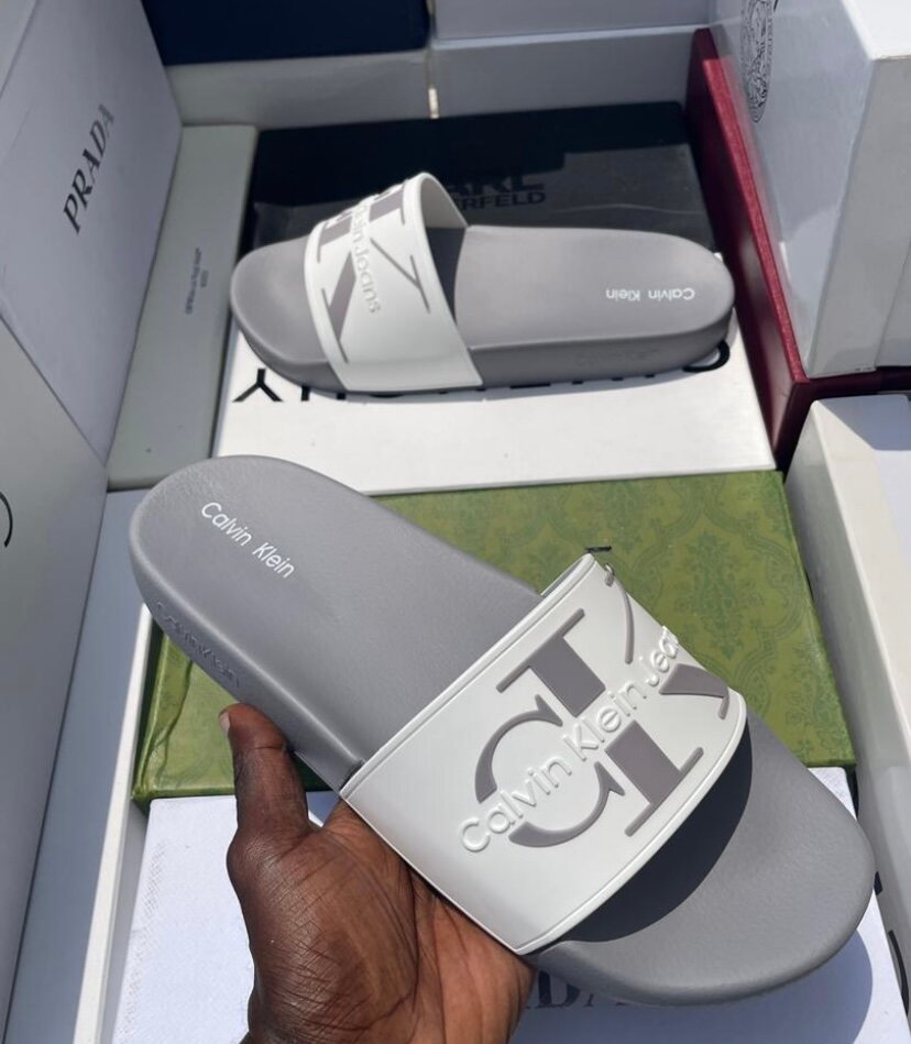 Claquettes de luxe modernes