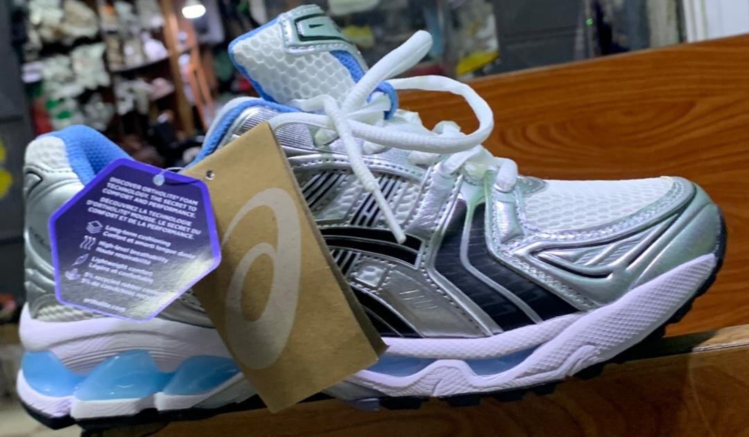 Chaussures de sport légères Asics