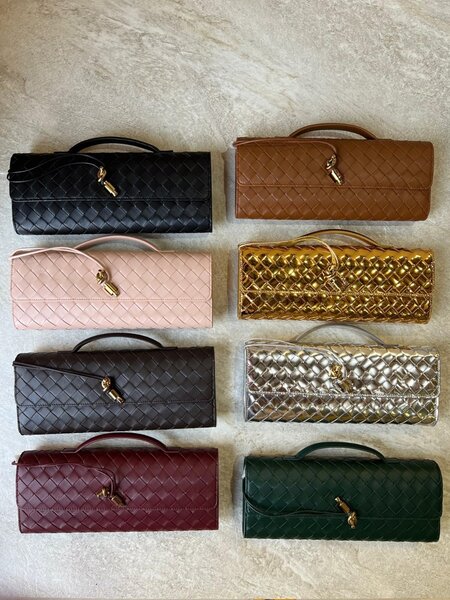 Pochette élégante en cuir tressé