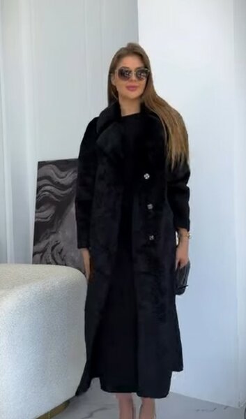 Красивая женская шуба, черная
