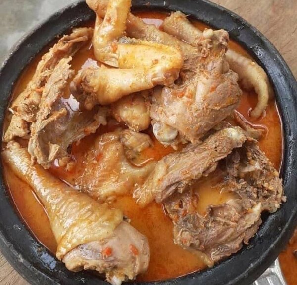 Poulet en sauce épicée