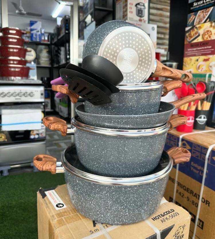 Set of Hot cooking Pots