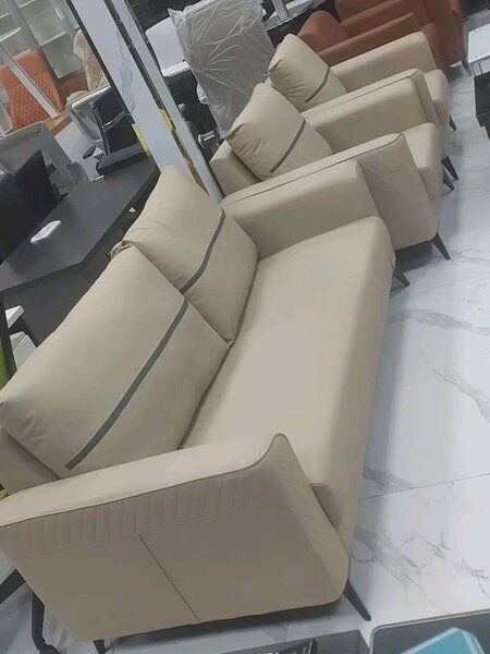 Canapé et fauteuils modernes