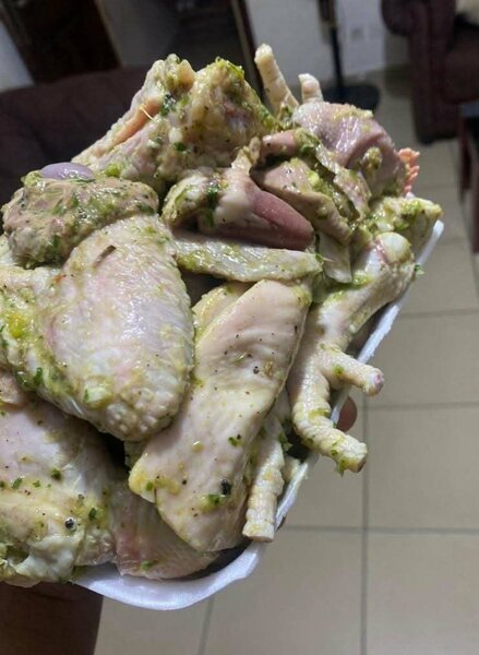 Poulet de chair local assaisonné