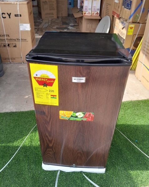 WESTPOOL SINGLE DOOR TABLE TOP FRIDGE