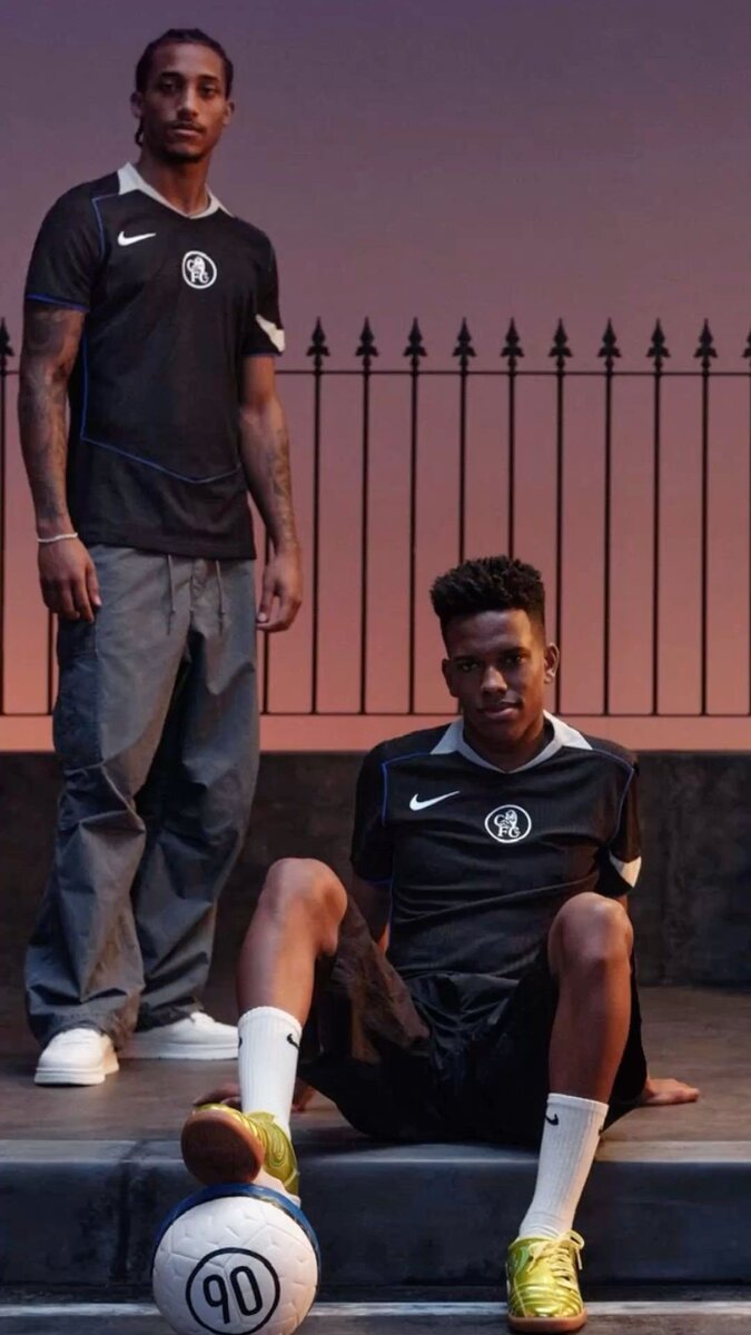 Maillot de Chelsea noir modern