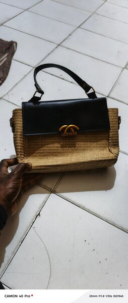 Sac à main en paille élégant